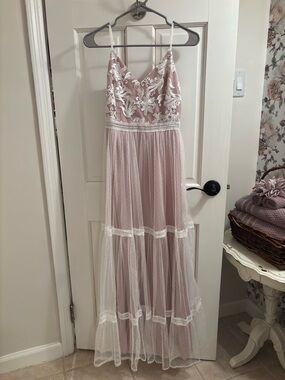 Lulus size small white and nude colored Lace dress- ALTERED for 5’2” length!